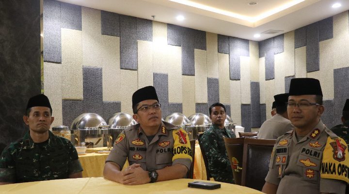 Polri dan TNI buka puasa bersama