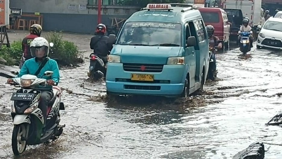 Banjir di jalan Aria Santika