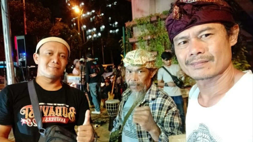 Seniman dan aktivis