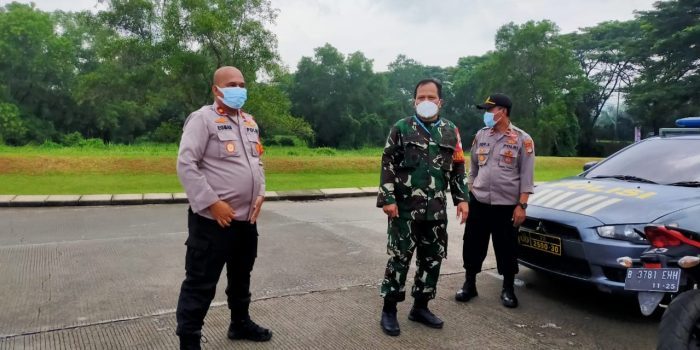 Danramil dan Kapolsek Cengkareng Tinjau Lokasi Vaksin