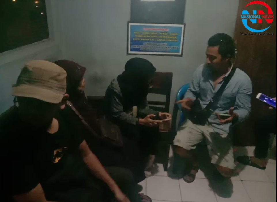 Fuad beserta dua perempuan penumpangnya