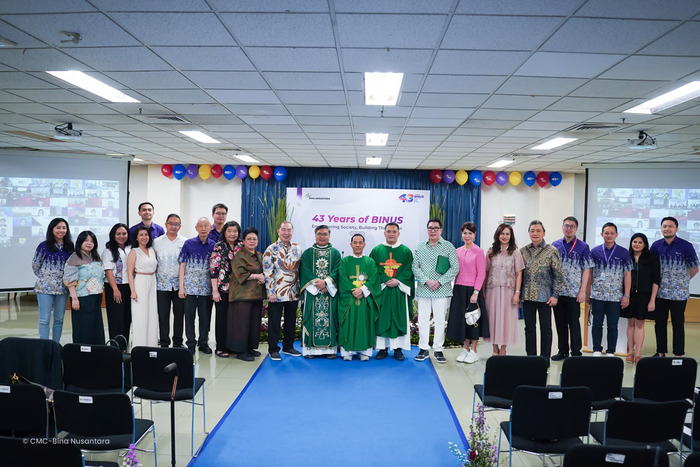 dokumentasi binus rayakan ulang tahun ke 43
