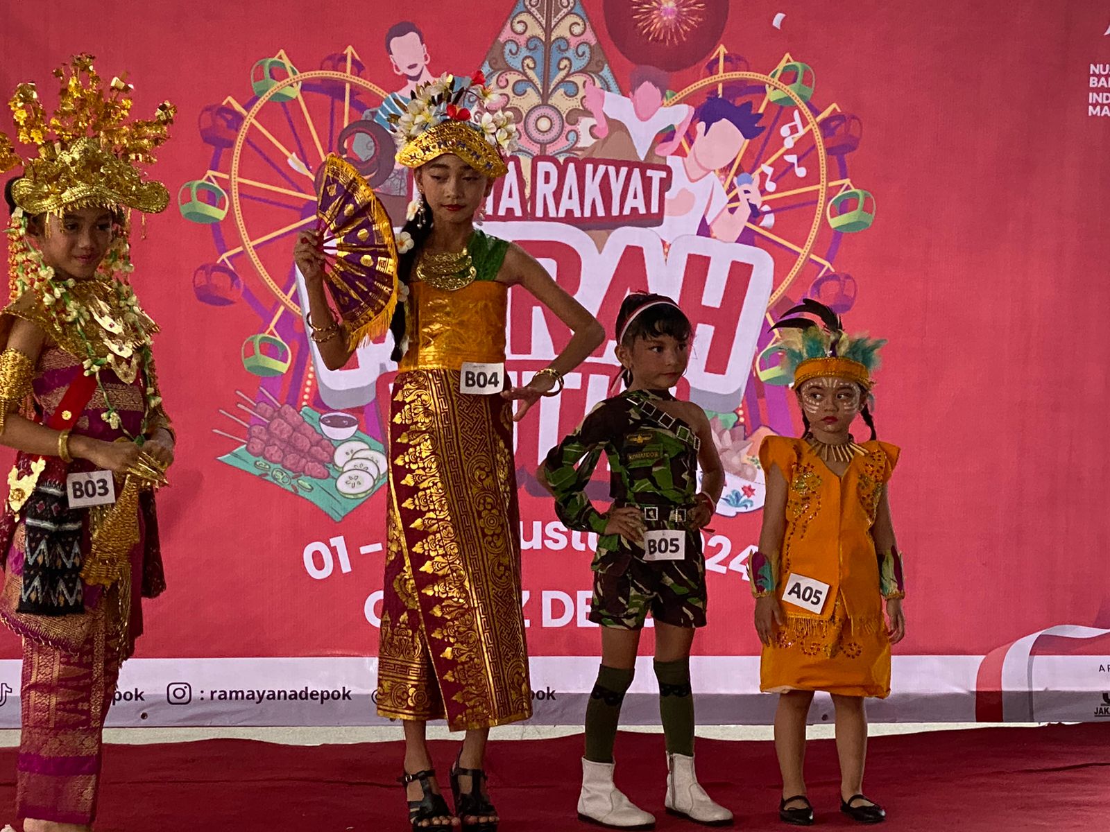 Peserta lomba kemeriahan "Pesta Rakyat Merah Putih" Ciplaz Depok