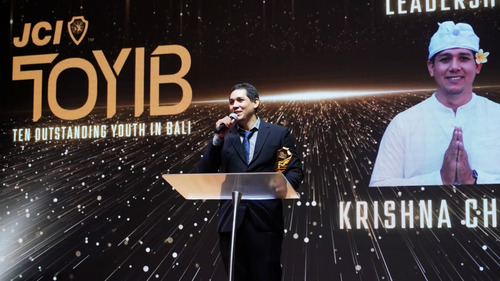 krishna chieppa wins ten outstanding youth in bali award for moral and environmental leadership (1) (1) krishna chieppa wins ten outstanding youth in bali award for moral and environmental leadership (1) (1)
