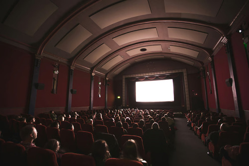 tips outfit movie date yang stylish nyaman dan memikat (1)