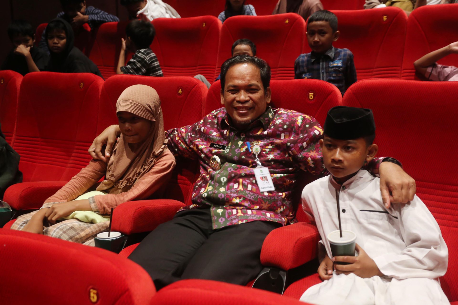 nonton film bila esok ibu tiada bersama anak yatim pj walikota7