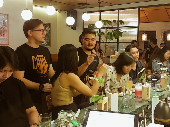 pengunjung lokaholik (gerakan fermentasi nusantara) pengunjung lokaholik (gerakan fermentasi nusantara)