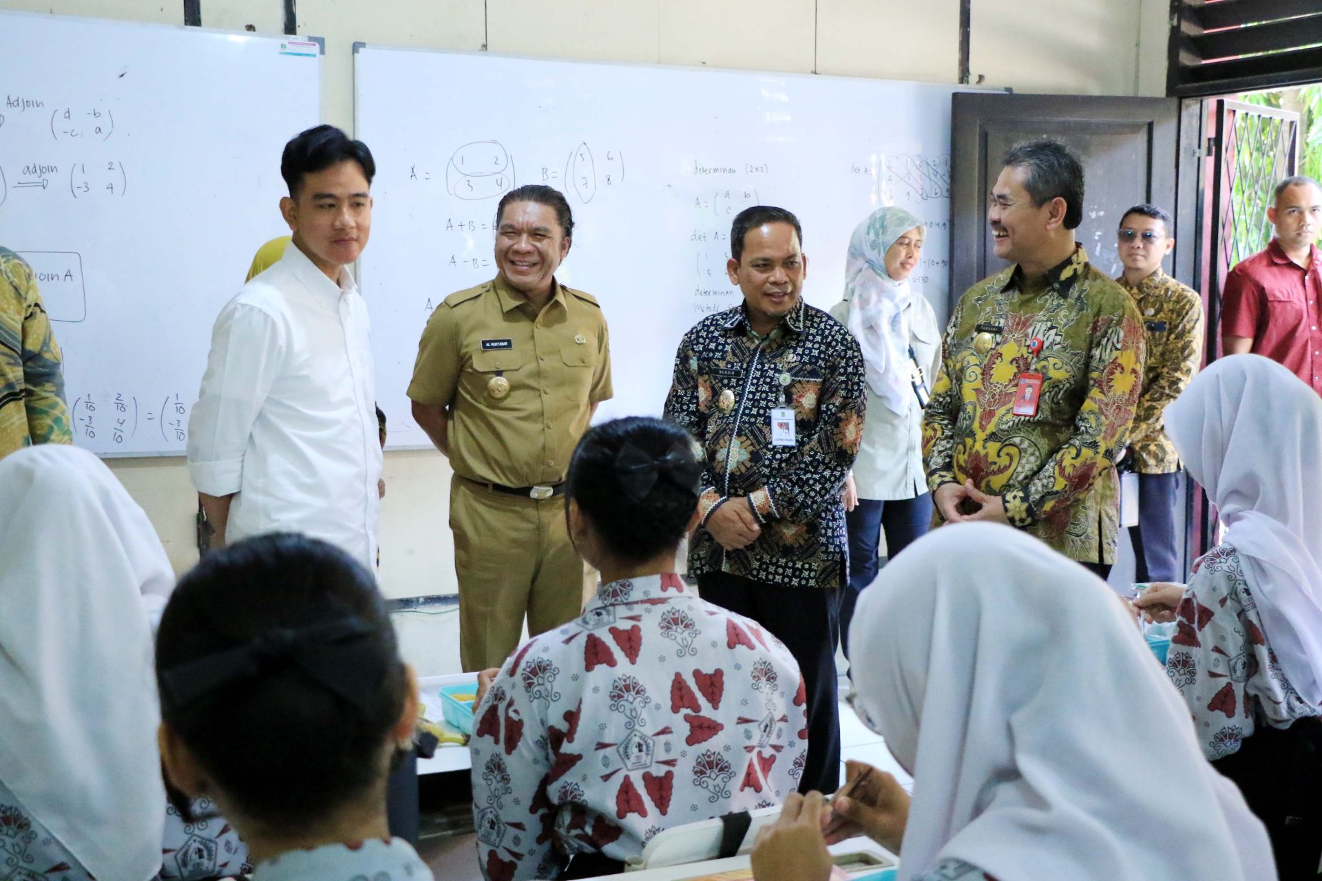 wapres ninjau mbg smk negeri 3 tangerang pj walikota