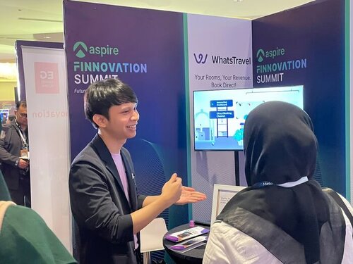 dokumentasi kegiatan soft launch, whatstravel (sumber vritimes.com)