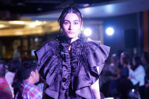 graduation show fashion program binus university padukan tradisi dan modernitas (1) graduation show fashion program binus university padukan tradisi dan modernitas (1)