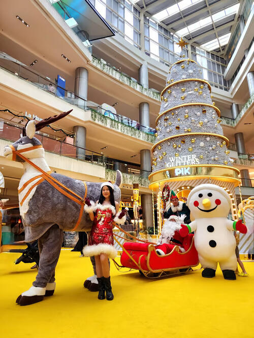 liburan di winter glitters pik avenue, bisa ice skating dan belanja sepuasnya (1) liburan di winter glitters pik avenue, bisa ice skating dan belanja sepuasnya (1)