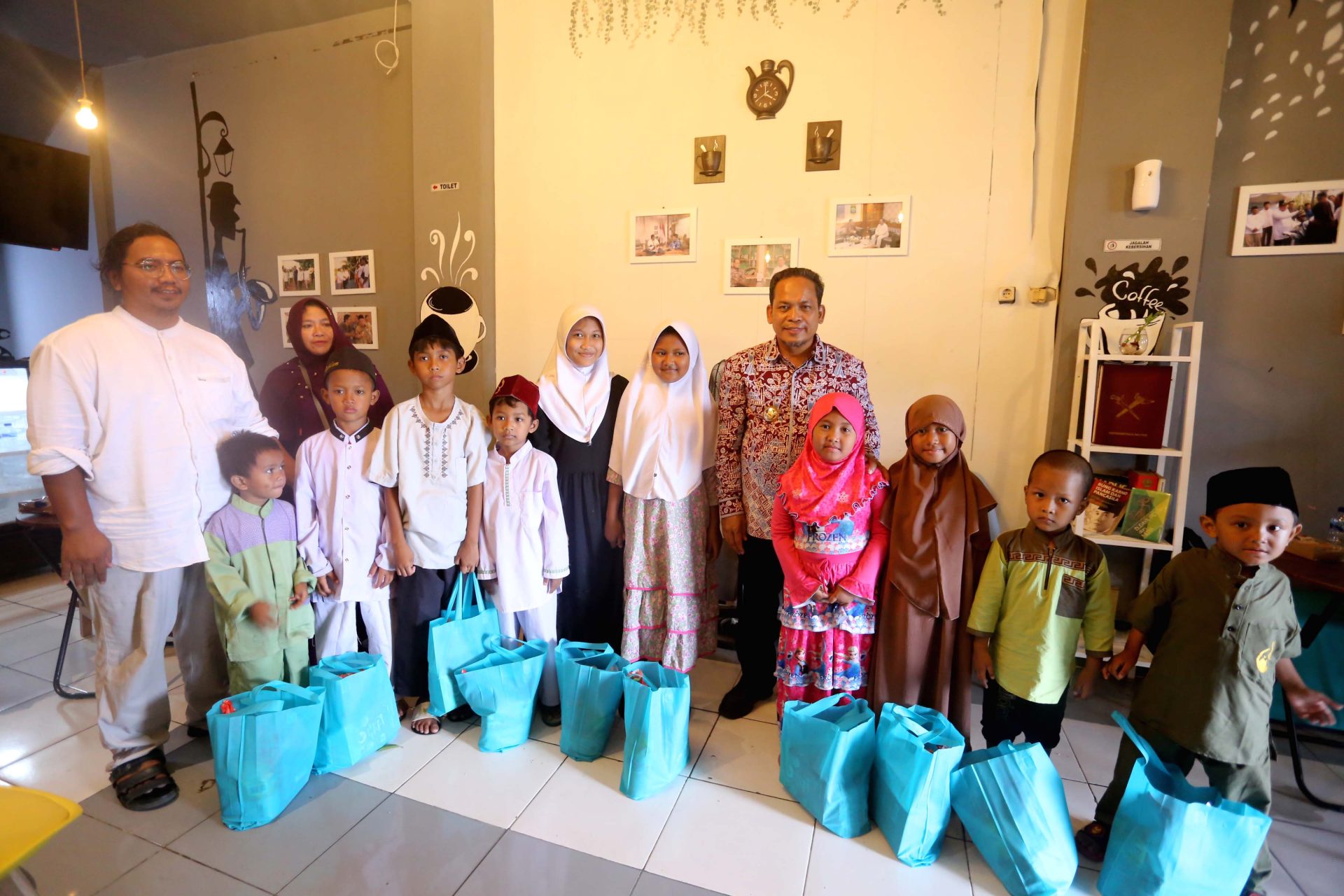 menjambut isra miraj memberikan satuan anak yatim pj walikota9
