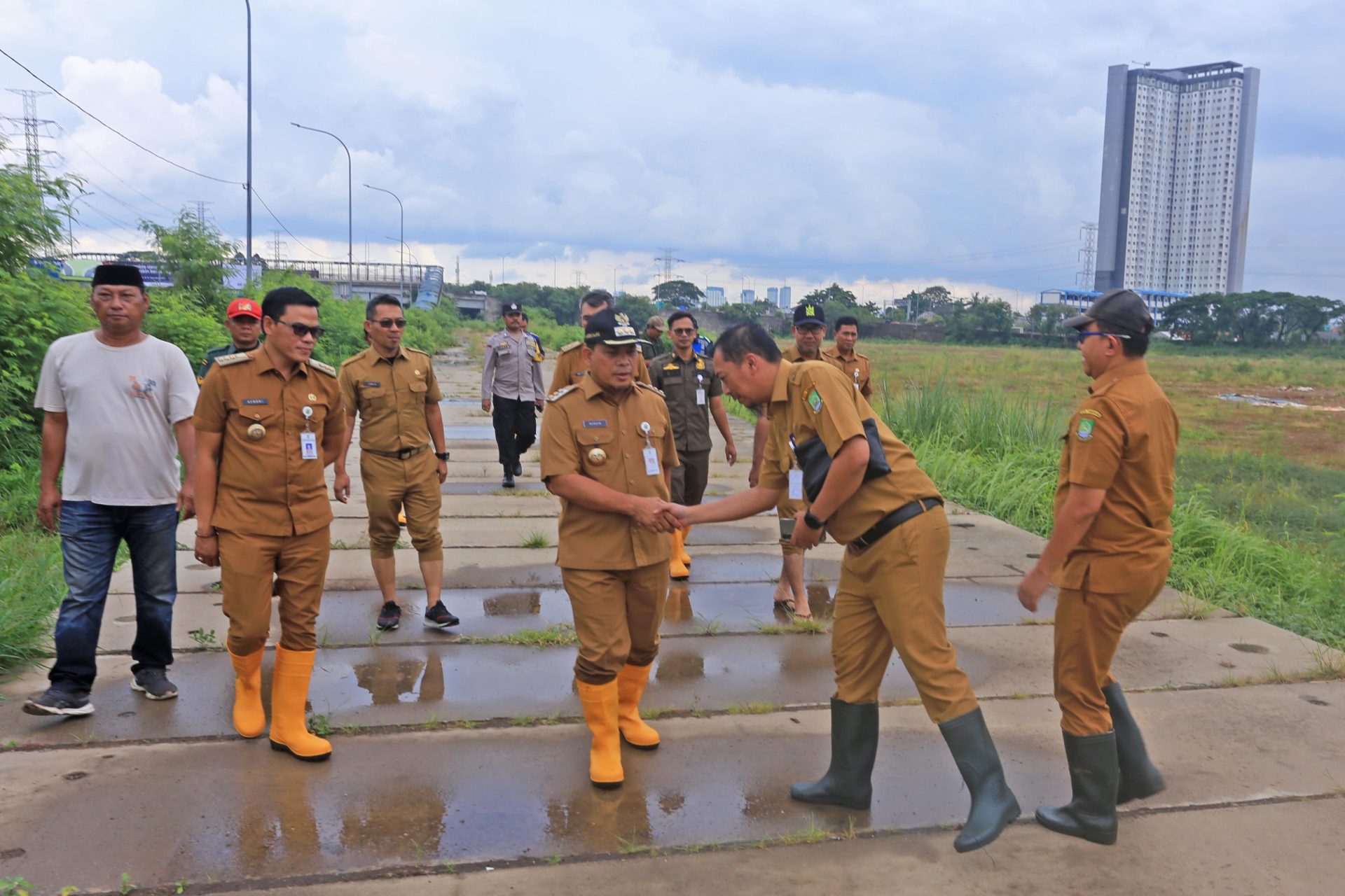 tinjau genangan pondok bahar pj (8)