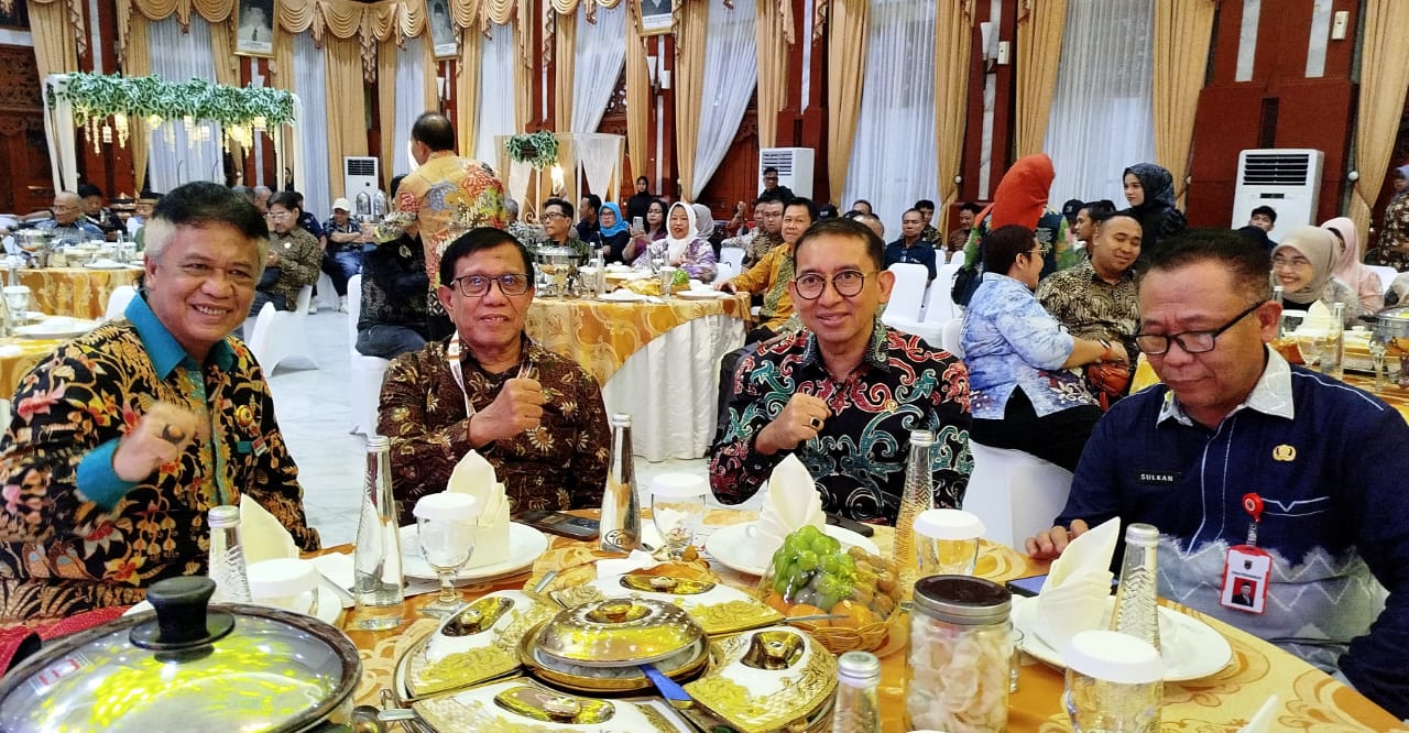 anton charliyan, selaku ketua dewan pwi pusat dan menteri kebudayaan fadli zon