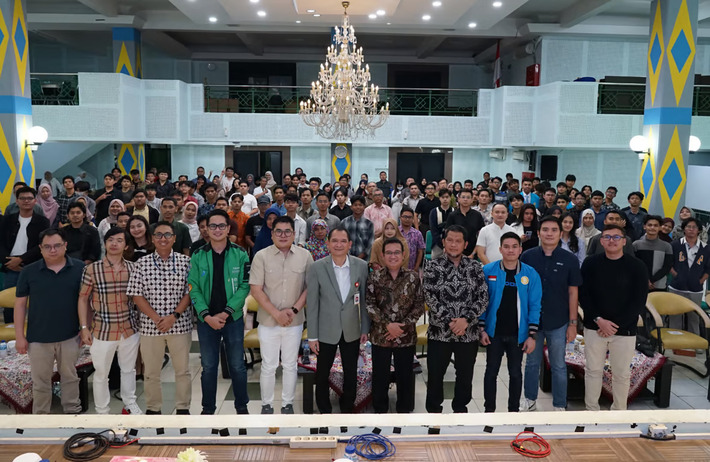 cmo tokocrypto, wan iqbal sebagai panelis dalam rangkaian kegiatan roadshow bulan literasi kripto (blk) 2025 di kota surabaya. sumber tokocrypto.