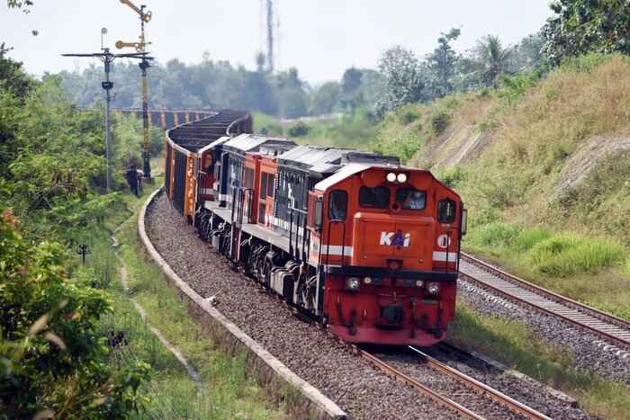 ilustrasi gambar kereta kai, pt kereta api indonesia (persero) 11zon