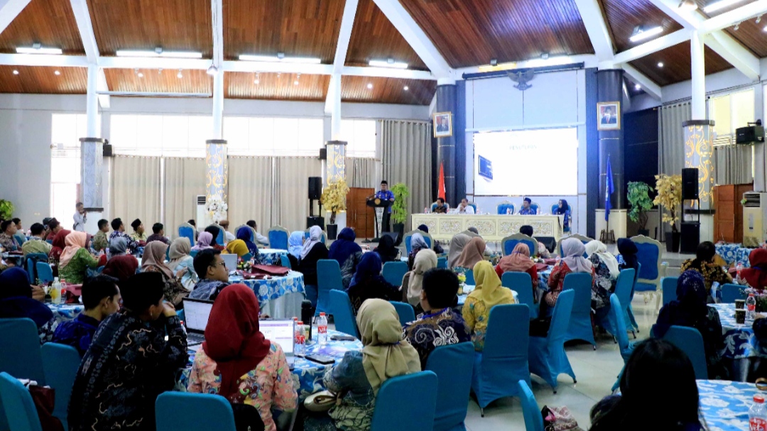 Pemerintah Kota Tangerang terus berkomitmen dalam membangun Sumber Daya Manusia (SDM) yang unggul dan profesional. Salah satu wujud komitmen tersebut adalah dengan penyelenggaraan berbagai pelatihan peningkatan kompetensi bagi Aparatur Sipil Negara (ASN) dan tenaga pendidik