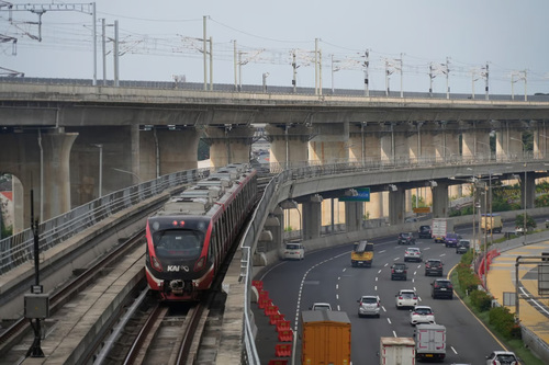 kai layani lebih dari 6,3 juta pengguna lrt jabodebek pada triwulan pertama 2025 (2)