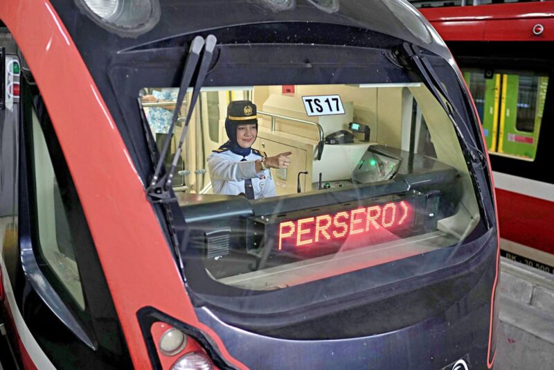 lrt jabodebek di hari kartini