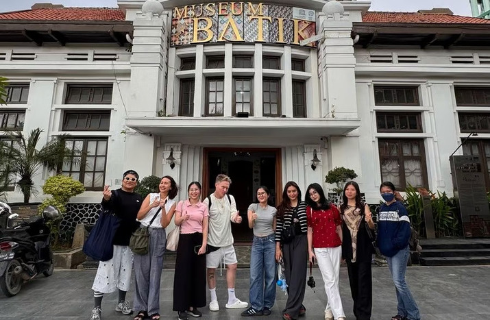 mahasiswa fashion program binus university lakukan immersion trip ke pekalongan