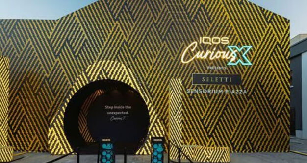 iqos berkolaborasi dengan merek desain italia selettimemperkenalkan curious x sensorium piazza di milan design week (2)