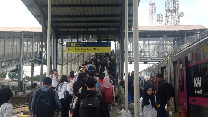 libur panjang waisak, kai daop 8 surabaya tambah perjalanan ka dari stasiun malang (1)