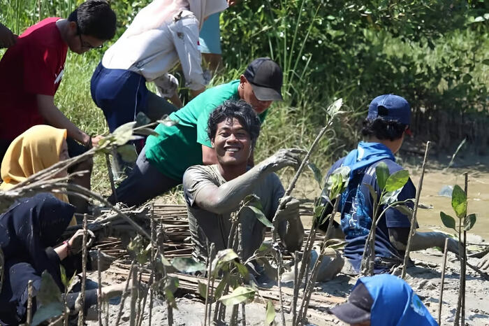 merayakan hari buruh, lindungihutan hargai petani pohon sebagai pahlawan hijau