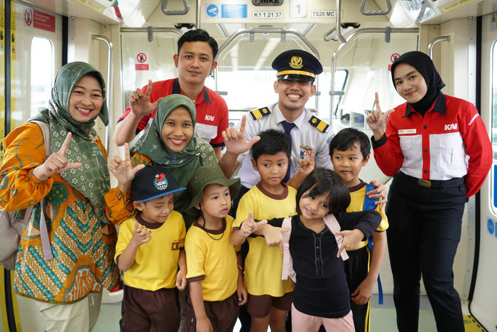 partisipasi wujudkan pendidikan bermutu, kai rutin lakukan edutrain di lrt jabodebek (1)
