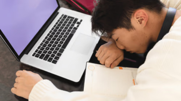 risiko digital fatigue dan cara menguranginya