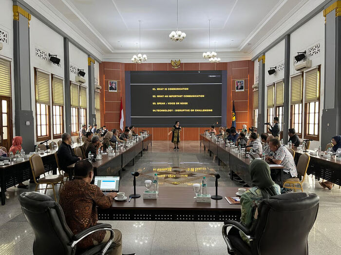 sambutan pembuka, rosma handayani, direktur sdm & umum pt kai dalam sesi berbagi inspiratif