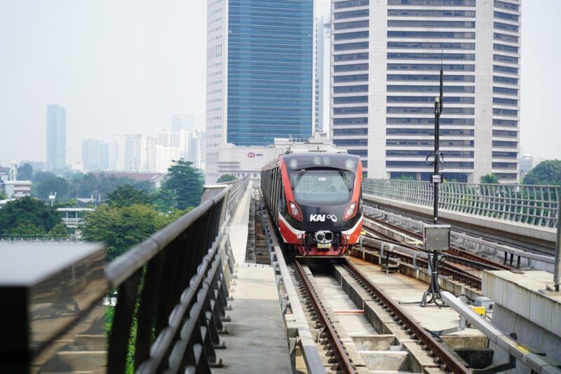 lrt jabodebek jadi pilihan mobilitas masyarakat, angkutan 2,31 juta pengguna di bulan juni