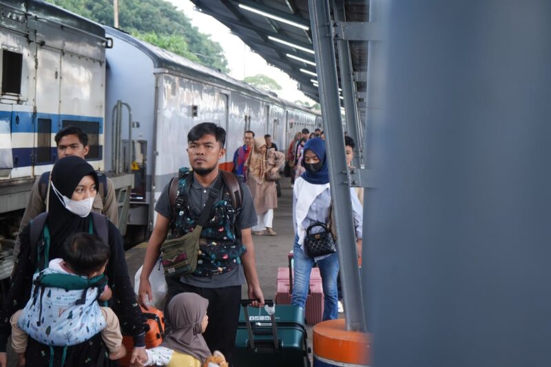 libur sekolah usai, kai divre iii palembang layani 110 ribu penumpang