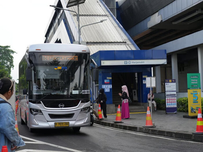 stasiun harjamukti jadi pusat integrasi perjalanan