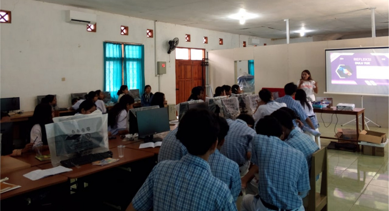 telkom indonesia kenalkan ai dan lean canvas ke pelajar smk di labuan bajo dalam rangkaian ai connect