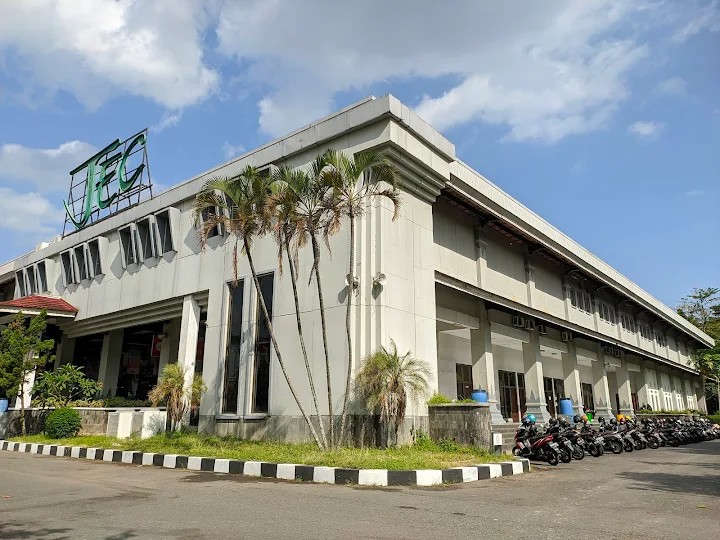 gedung jec jogjakarta, jalan raya janti, kecamatan banguntapan, kabupaten bantul, daerah istimewa yogyakarta