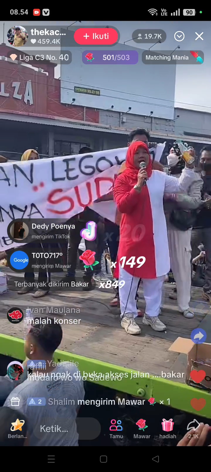Screen shoot akun tiktok yang sedang mengikuti Demo menuntut lengserkan Bupati Sudewo