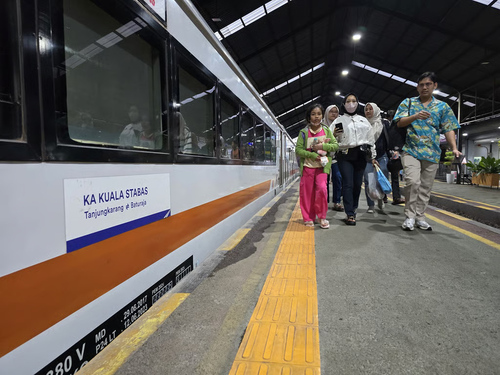 libur panjang hut kemerdekaan ri, divre iv tanjungkarang angkut 11.525 penumpang (2)