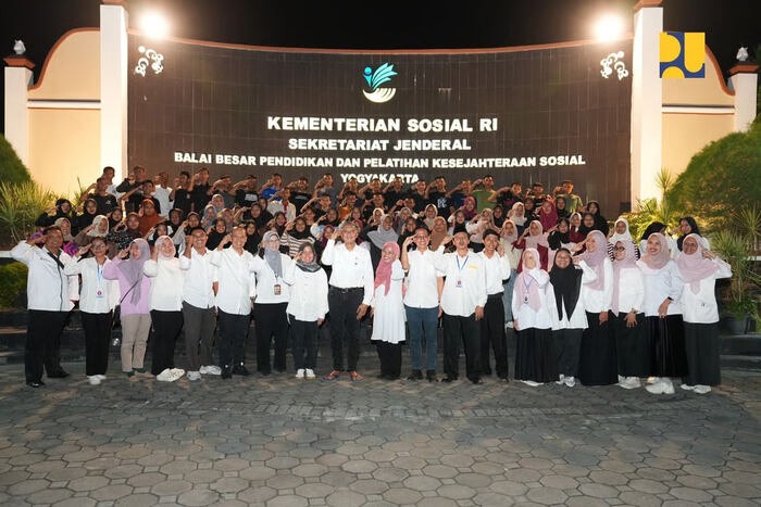 siapkan sekolah rakyat berkualitas, menteri dody disambut hangat siswa