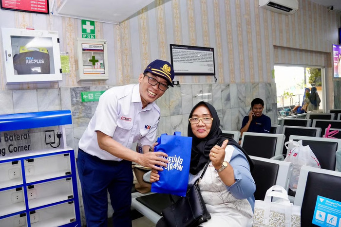 hari pelanggan nasional, pt kai divre iv tanjungkarang gelar kegiatan sapa pelanggan