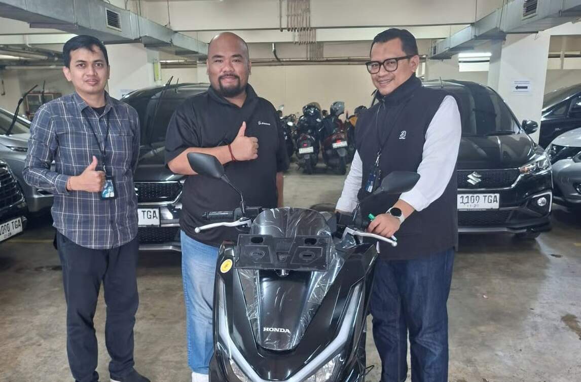 apriasi loyalitas korporasi, bri branch office kalimalang region 6jakarta 1 serahkan hadiah eksklusif kepada nasabah qlola pt. ardhya bumi persada