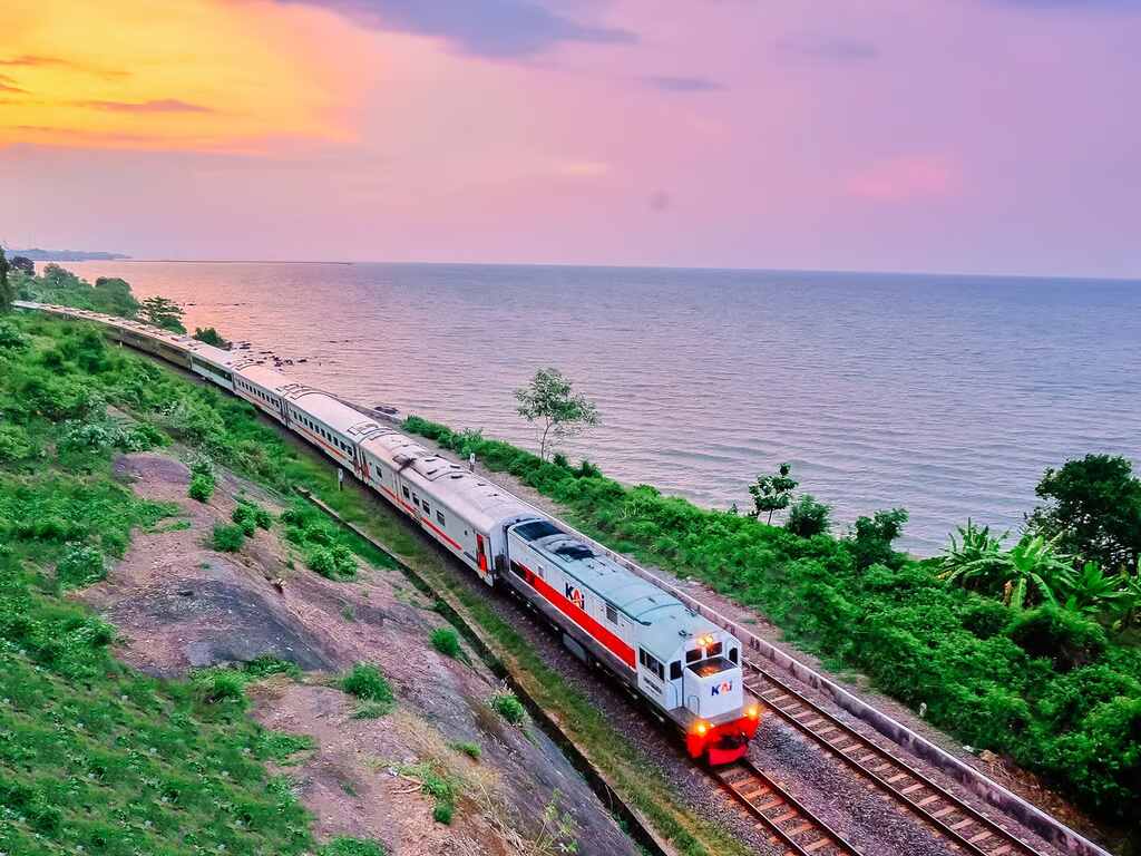 naik kereta, jelajahi pesona batang ragam destinasi dekat stasiun batang yang kian diminati