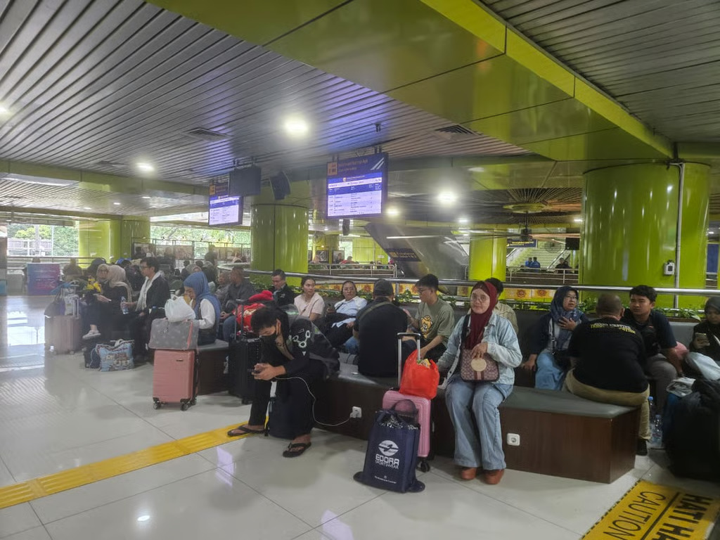 proses evakuasi telah selesai, jalur hulu emplasemen stasiun kedunggedeh dapat dilalui ka dengan kecepatan terbatas proses evakuasi telah selesai, jalur hulu emplasemen stasiun kedunggedeh dapat dilalui ka dengan kecepatan terbatas