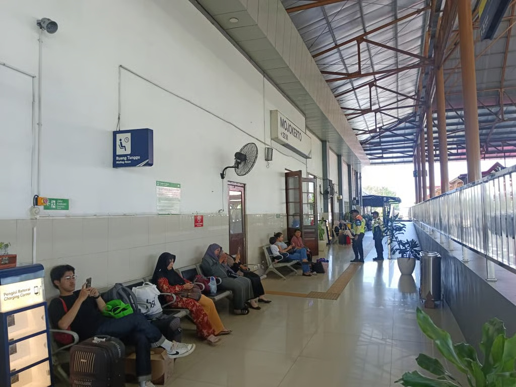 stasiun mojokerto layani lebih dari 280 ribu pelanggan di triwulan iii 2025 mobilitas naik, ekonomi daerah kian bergerak