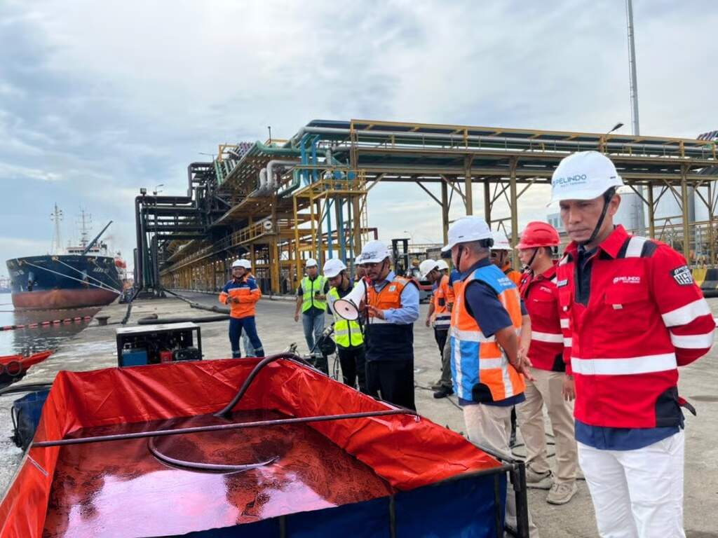 tingkatkan kesiapsiagaan, pelindo multi terminal branch belawan gelar drill oil spill response (osr)