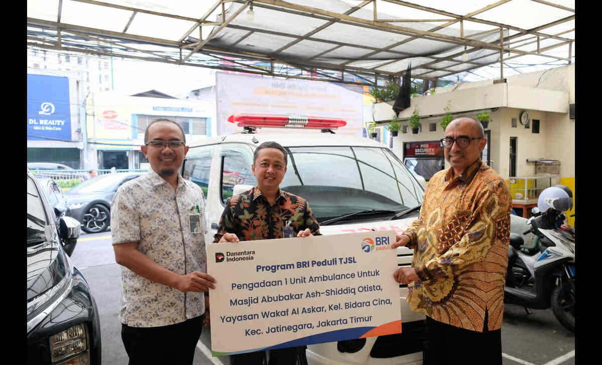 bri branch office jatinegara region 6 jakarta 1 serahkan satu unit mobil ambulans untuk masjid abubakar ash shiddiq otista