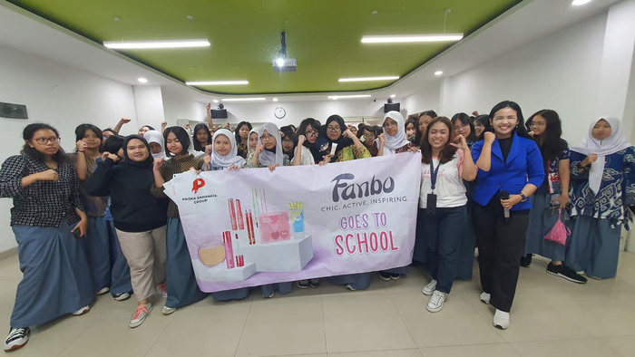 fanbo dan priska sahanaya tebar semangat percaya diri lewat content creator & beauty class di sma yasporbi