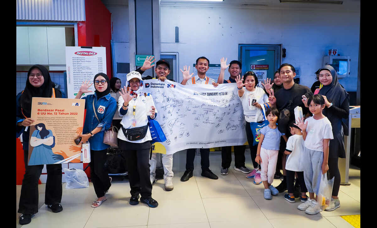 kai daop 1 jakarta gandeng railfans sosialisasikan anti pelecehan seksual di stasiun sudirman demi kenyamanan pelanggan