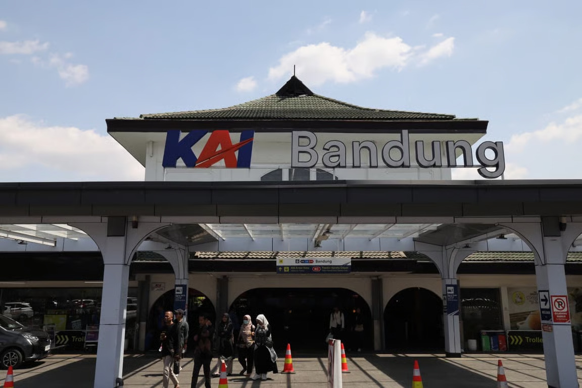 kai daop 2 bandung himbau pelanggan berangkat lebih awal