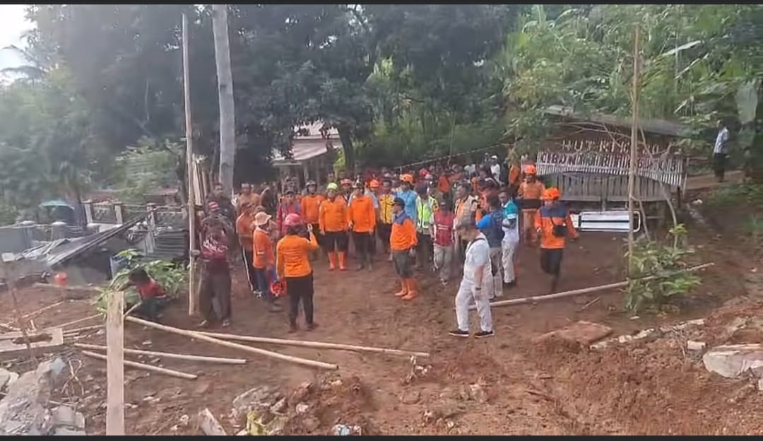 situasi longsor desa cibeunyi kecamatan majenang kabupaten cilacap situasi longsor desa cibeunyi kecamatan majenang kabupaten cilacap