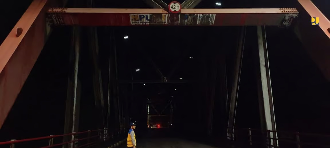 status gunung semeru level iv, kementerian pu pastikan kesiapan penanganan darurat infrastruktur jalan dan jembatan